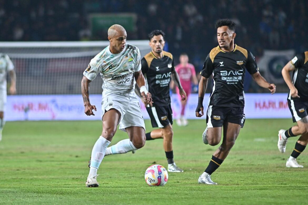 Persib Bandung Ditahan Imbang Dewa United yang Bermain dengan 10 Pemain